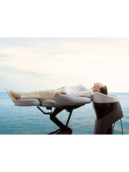 日頃の疲れを癒してくれるヘッドスパが人気！頭皮の汚れをスッキリ落とし、毛先まで潤いのある髪へ♪