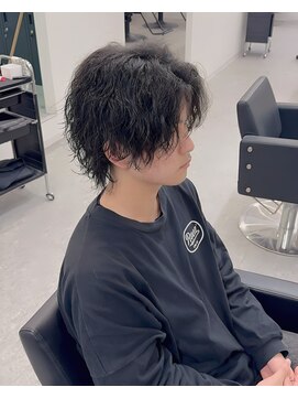 ブライト(BRIGHT) センターパートウルフツイストスパイラルパーマ