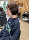 ナチュラルブラウン丸み切りっぱなしショートボブ丸み小顔ヘア