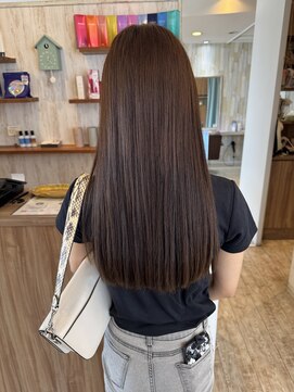 サリュー バイ イザ(Salut by IZA) モカブラウンカラー似合わせカットロング