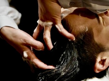 ヒロ銀座 バーバーショップ 札幌本店(HIRO GINZA BARBER SHOP)の写真/【国内外43店舗/個室】ヘッドスパで頭皮ケア。匂い・ムレ除去◎いつでも爽やかな貴方に[札幌/大通]
