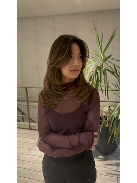 海外風ハイライトカラー+重めレイヤー