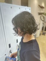 マティス 室見店(MATISSE) くるくるウェーブが主役。大人のパーマボブ。