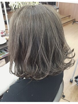 ヘアーデザイン ベルタ(Hair Design BELTA) 外ハネ/切りっぱなしボブ/透明感グレージュ/ハイライト