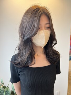 シェリー(Che'ri) ミルクティーベージュのセミロング×くびれ巻き　/ MANA