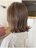 外ハネ×ナチュラルベージュ