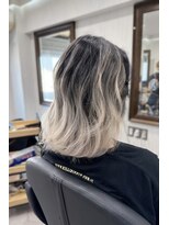 ミー(MI)&nbsp;小顔20代30代外国人風カラー/バレイヤージュ