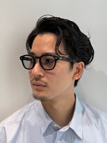 レタッチバイフィフス(RETOUCH by fifth)&nbsp;男らしさ溢れる緩めのスパイラルパーマのセンターパート