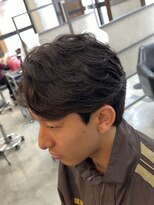 スイッチ(men's SWITCH)&nbsp;大分県ニュアンスフェザーパーマセンターパート刈り上げショート