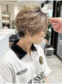 ハイライト白髪ぼかしベージュ軽めショートボブ