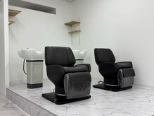 ヘアカラー専門店　カットワンハウス 上野店の雰囲気（シャンプー台がフルルラットなので首が疲れません。）