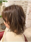 オリーブベージュ