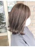 ナチュラルトーンの脱白髪染めハイライト