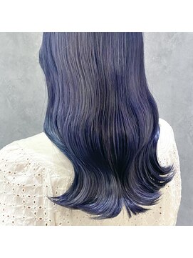 ミル(1001 mille) ブルーブラックの切りっぱなしヘア