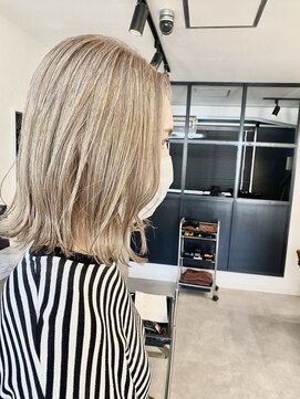 レラート デザイン コスタ 浦和(Relato DESIGN COSTA) ホワイトベージュ×ボブ