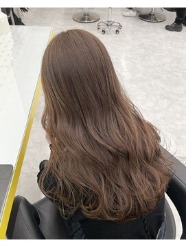 エルモナ(Elmona) 【永井洸巳指名】ヘーゼルグレージュ/赤味を抑えた上品なカラー