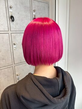 ヘアリゾート粋 新宿三丁目本店 ショートボブ/ブリーチカラー/ビビットピンク