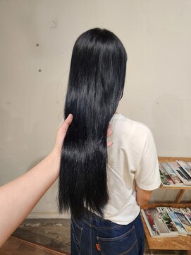 サヴァ ケヤキ(SAVA keyaki) ロングヘアのネイビーカラー