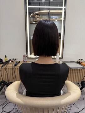 ロンドプロフィール 浦和(Lond profil) イメチェン ボブ 外ハネボブ 美髪 ホワイトブロンド 韓国