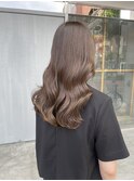 オリーブベージュ