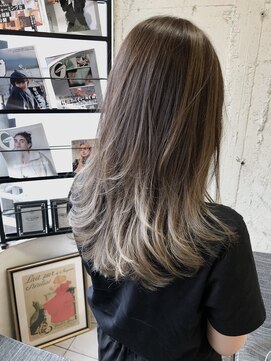 ペネロープ(Penelope) バレイヤージュ/シルバーベージュ/レイヤーstyle