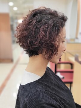 e.m.a プレミアムビューティーサロン 栄駅店(e.m.a PREMIUM BEAUTY SALON) パーマ×カシスブラウンカラーで作る大人の前髪なしショートボブ