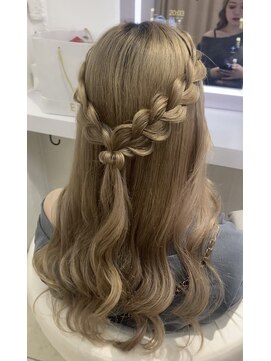 耳出さないハーフアップ