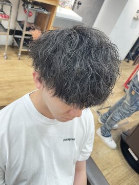 クオンヒール 淀屋橋店(QUON HEAL) スペインカール/スパイキーショート/フェザーパーマ/フェード×