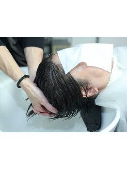 頭皮のダメージを最小限に抑えたカラー剤が◎色持ちが良く白髪もしっかり染まるので、若々しい印象に♪