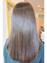 今日の彼女の髪は魔法的&nbsp;魔法の白髪ぼかしカラー