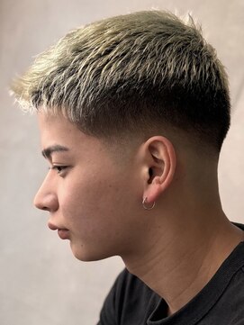 オモチャ(OMOCHA) シャープなグラデーションが魅力のスキンフェード