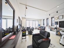 ヘアーサロンKAORU　[フェードカット/パーマ]　の雰囲気（開放感のある店内施術スペースです。）