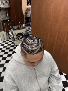 フランクス バーバー ウエストトウキョウ 吉祥寺店(FRANK’S BARBER WEST TOKYO) 波巻きツイストスパイラルリバースセンターパートニュアンスパR