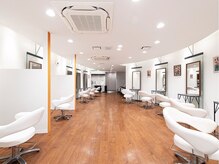 アノ たまプラーザ(ano)の雰囲気（広い店内と清潔感ある空間。たまプラーザ駅徒歩3分の好立地です）