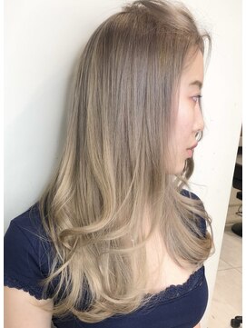 トルネード(TORNADO) 外国人風 ホワイトブロンド ホワイトカラー M330