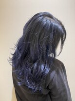 ヘアーズ イン フォルム アーツ(hairs in folm Arts) ワンブリーチでできるブルーブラック