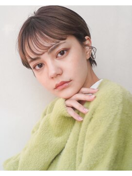 レジュアル(RESSUAL) グレージュ　大人かわいい　フェザーバング　マッシュショート