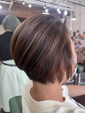 ビューティアンドスパ ガガ(GAGA) 髪質改善酸性ストレート×ハイライトショートスタイル。