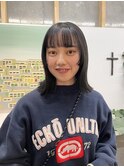 ぱっつん前髪と顔まわりのぷつっとライン。