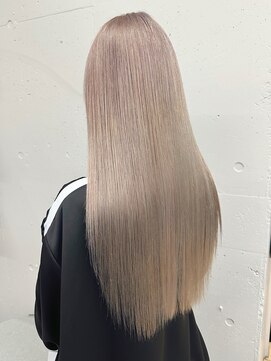 シーク 天神(SEEK) 松尾菫菜/ホワイトベージュ/ハイトーン/ブリーチ/ダブルカラー