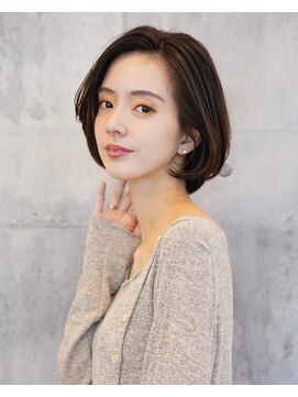 アイスバーグ(eyesburg) 透明感髪質改善カラー内巻きショートボブ小顔艶感