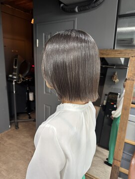 ロフティー 清澄白河(LOFTY) ぱつっとしたヘアスタイルが夏と合う