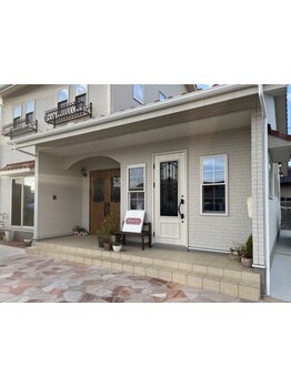 年齢と共に増えてくる髪のお悩みを女性スタイリストがしっかりマンツーマンでカウンセリングし解決へ導く！