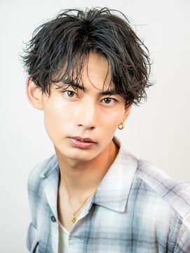 オーシャントーキョーオーバー 渋谷(OCEAN TOKYO OVER) 黒髪ツーブロックナチュラルセンターパートフェザーパーマ眉毛