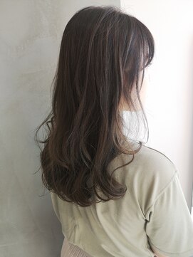 アナ ラーナ(Anna Lanna) オリーブグレージュと透けるロングレイヤー【奥村北斗】表参道