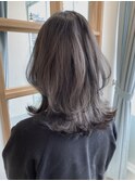 女性の魅力を引き立てる。抜け感ミディアムレイヤー