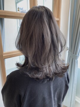 アミトヘアアンドサロン(amito hair&salon) 女性の魅力を引き立てる。抜け感ミディアムレイヤー