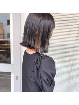 ミント(mint) 暗髪グレー/くすみカラー/切りっぱなしボブ