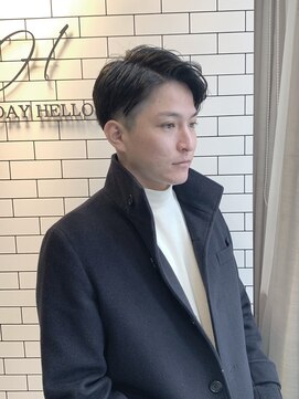 オールデイハローズ(ALL DAY HELLO'S) ２０代七三ツーブロック短髪アップバングウェット仕上げ【河原町