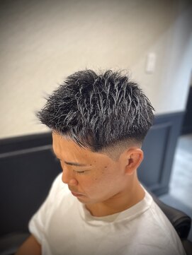 プラウド(PROUD) スパイキーショート/フェードカット/ テーパーフェード理容室